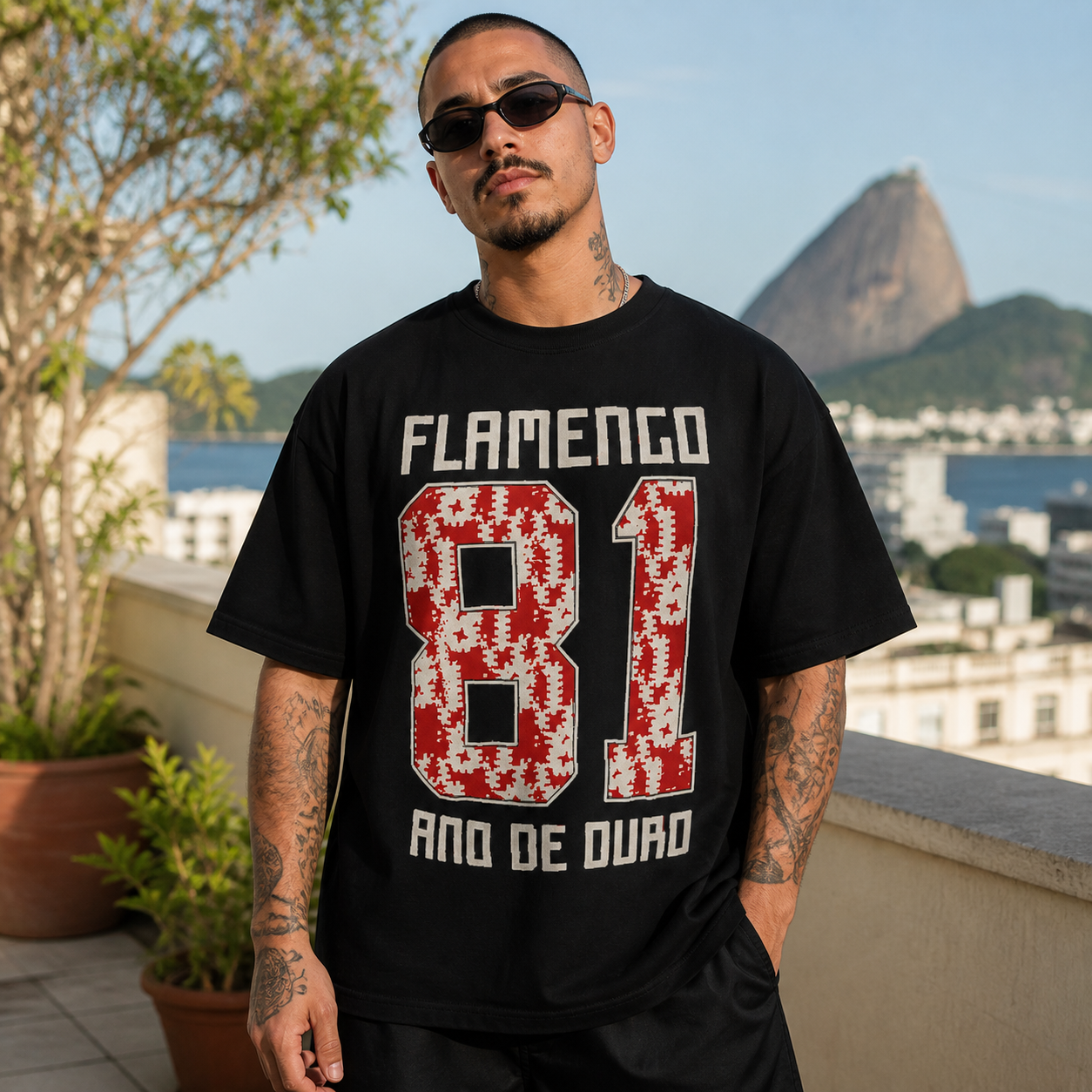 Camiseta 180g Flamengo 81 · Ano de Ouro | Flamengo em cena de uso no Brasil
